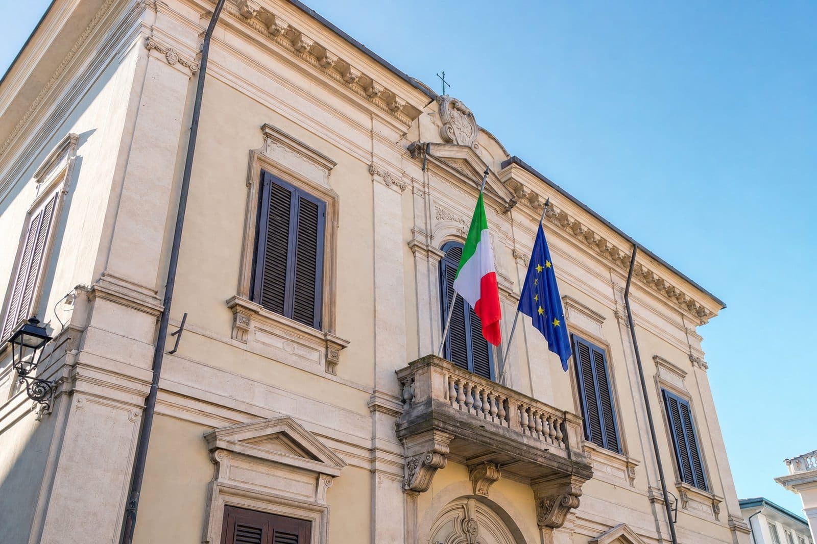 Vendere alla pubblica amministrazione: nel 2025 il 95% degli affidamenti è avvenuto senza gara, e questo cambia il lavoro commerciale